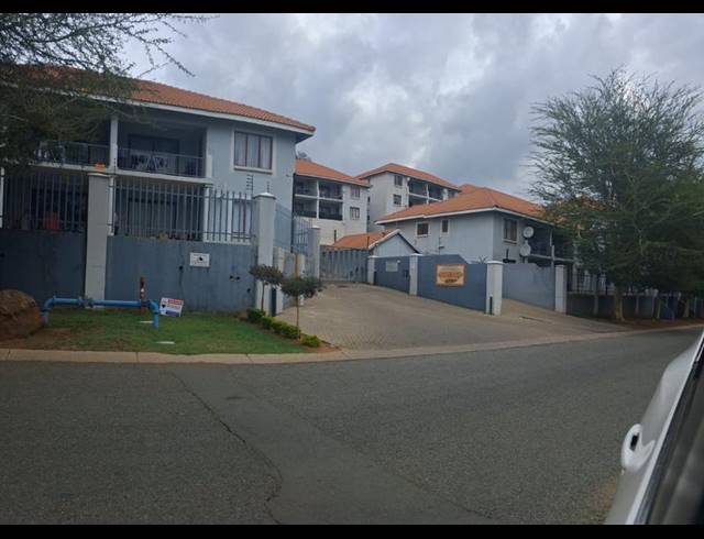 3 BEDROOM PROPERTY TO RENT IN WINCHESTER HILLS